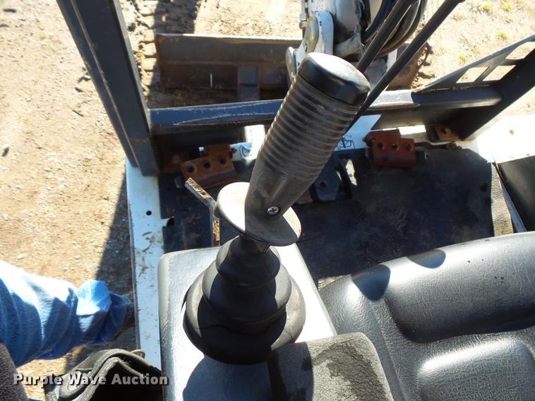 image for item DX9518 1996 Bobcat 325 mini excavator