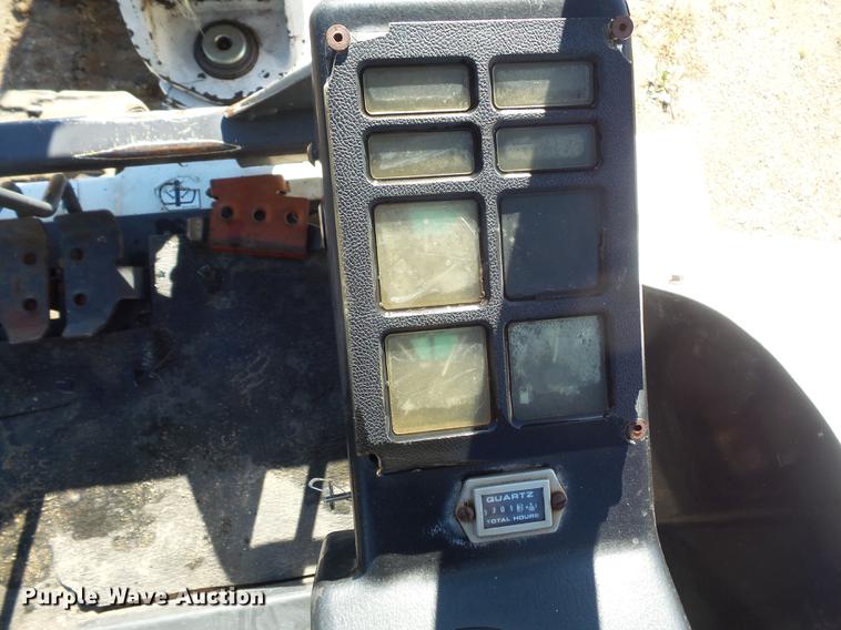 image for item DX9518 1996 Bobcat 325 mini excavator