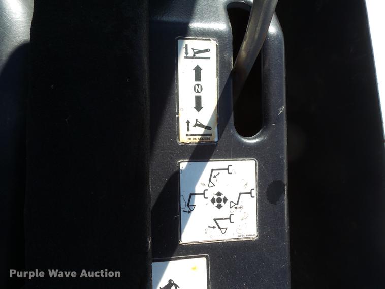 image for item DX9518 1996 Bobcat 325 mini excavator