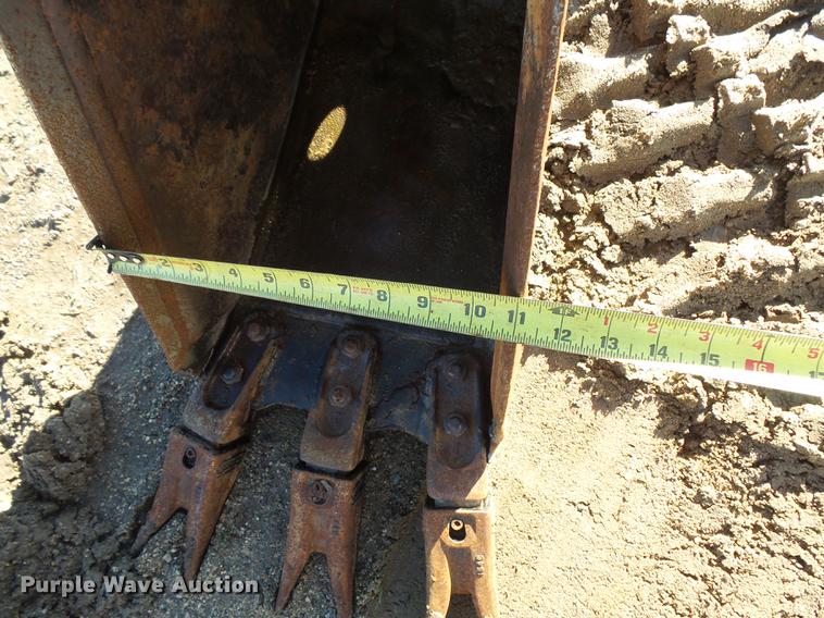 image for item DX9518 1996 Bobcat 325 mini excavator