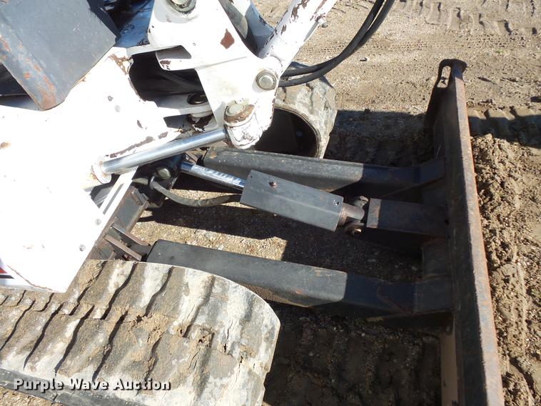 image for item DX9518 1996 Bobcat 325 mini excavator