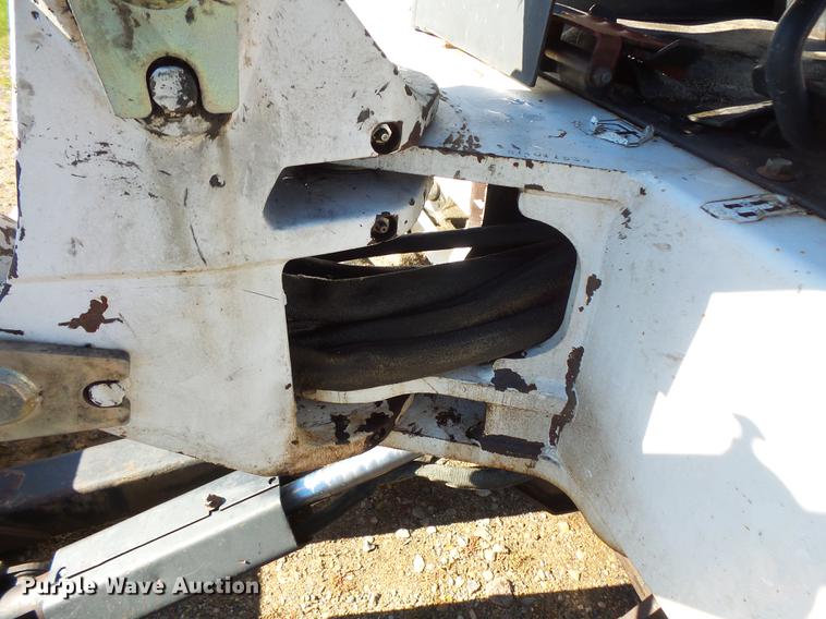 image for item DX9518 1996 Bobcat 325 mini excavator