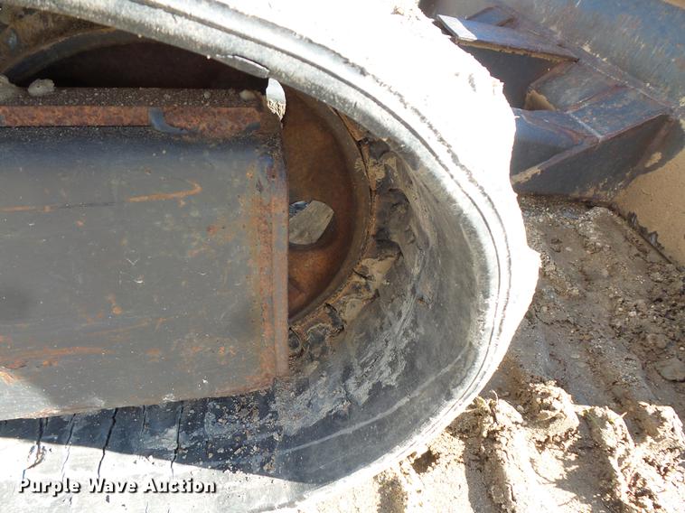 image for item DX9518 1996 Bobcat 325 mini excavator