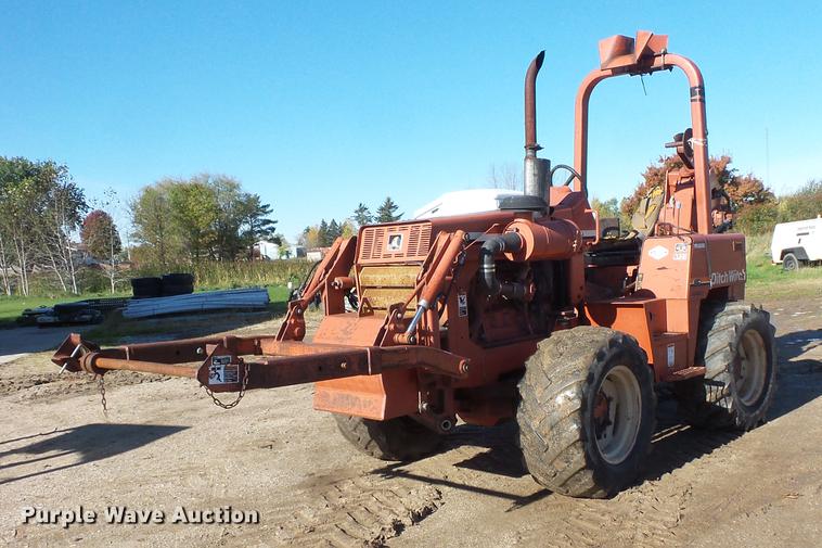 image for item DX9519 1996 Ditch Witch 8020T vibratory cable plow