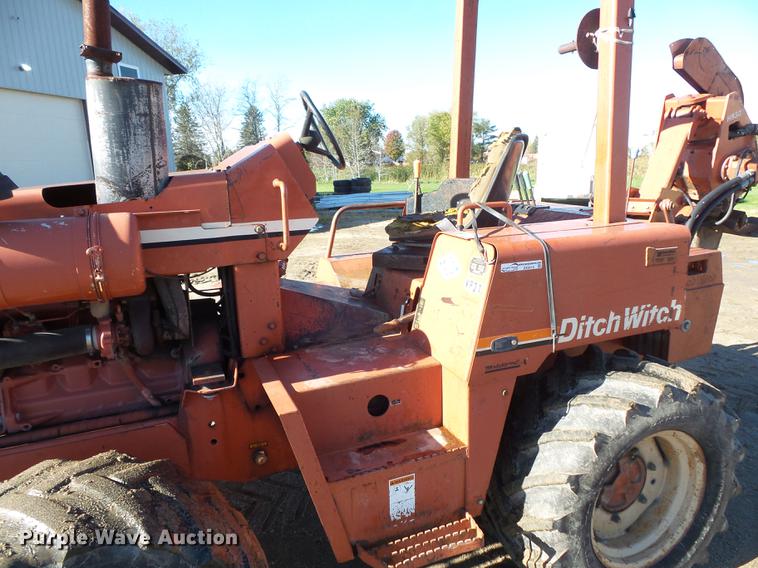image for item DX9519 1996 Ditch Witch 8020T vibratory cable plow
