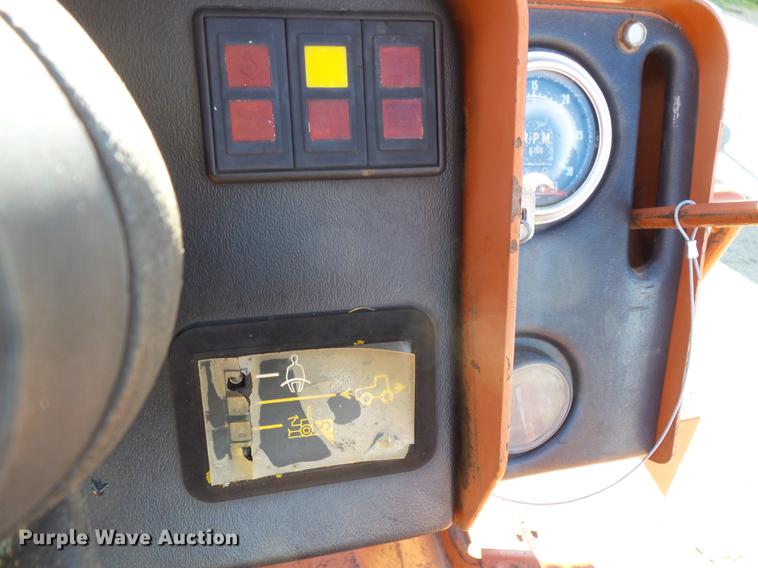 image for item DX9519 1996 Ditch Witch 8020T vibratory cable plow