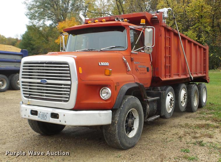 image for item DX9523 1992 Ford L9000 dump truck