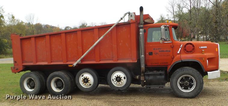 image for item DX9523 1992 Ford L9000 dump truck