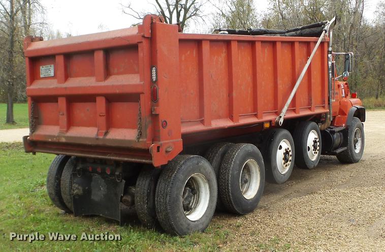 image for item DX9523 1992 Ford L9000 dump truck