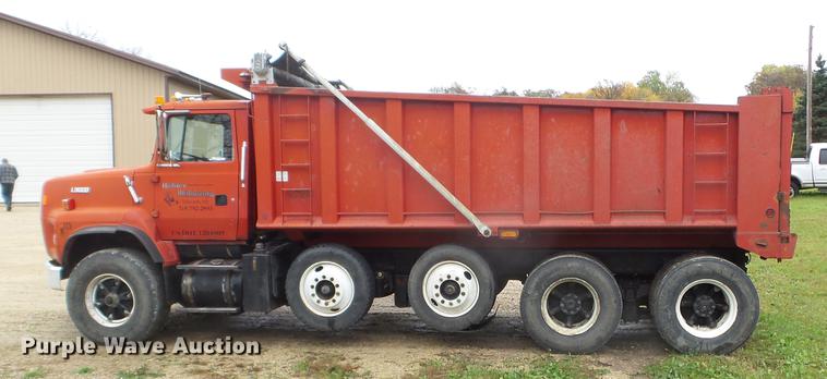 image for item DX9523 1992 Ford L9000 dump truck