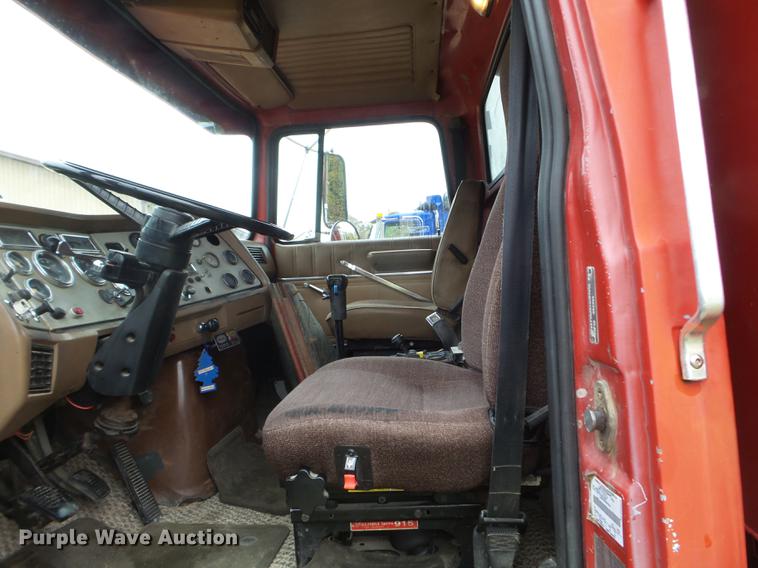 image for item DX9523 1992 Ford L9000 dump truck