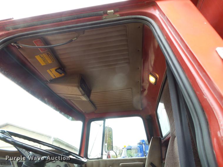 image for item DX9523 1992 Ford L9000 dump truck