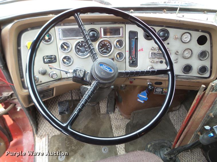 image for item DX9523 1992 Ford L9000 dump truck