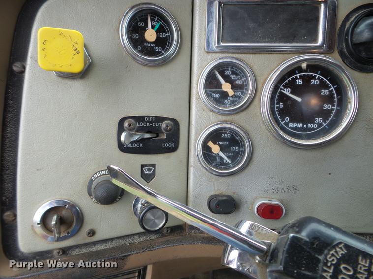 image for item DX9523 1992 Ford L9000 dump truck