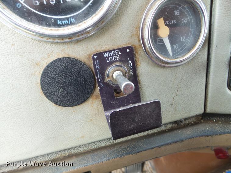 image for item DX9523 1992 Ford L9000 dump truck