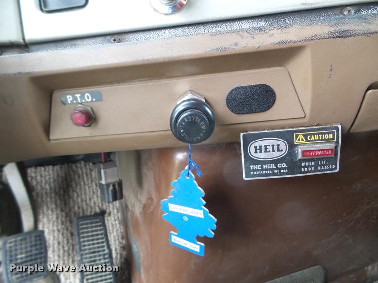 image for item DX9523 1992 Ford L9000 dump truck