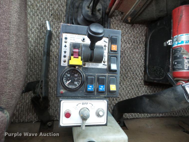 image for item DX9523 1992 Ford L9000 dump truck