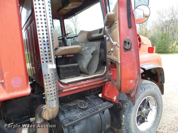 image for item DX9523 1992 Ford L9000 dump truck