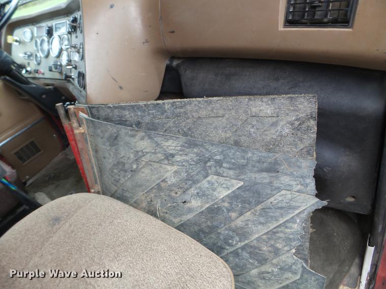 image for item DX9523 1992 Ford L9000 dump truck