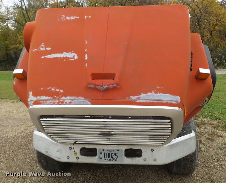 image for item DX9523 1992 Ford L9000 dump truck