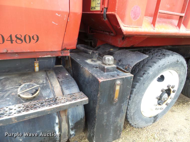 image for item DX9523 1992 Ford L9000 dump truck