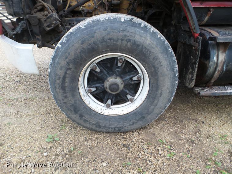 image for item DX9523 1992 Ford L9000 dump truck