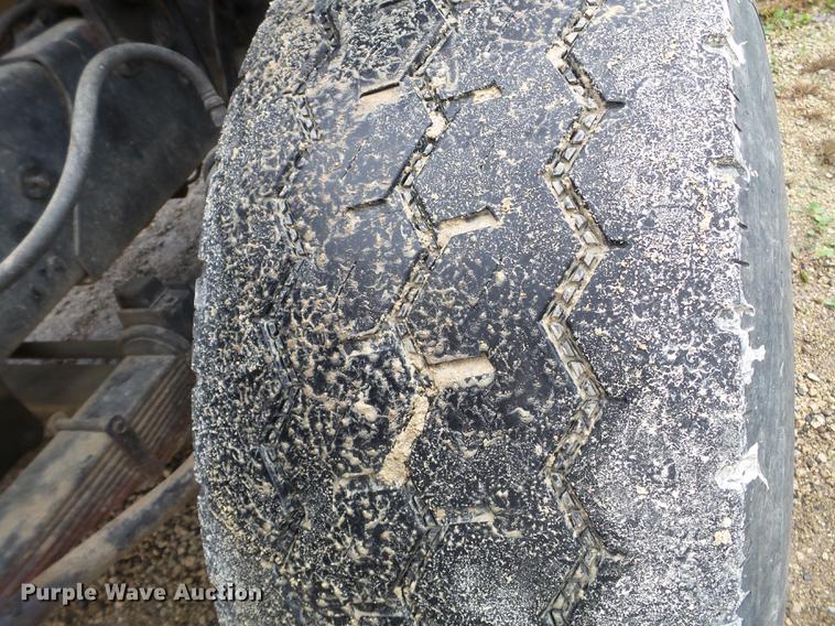 image for item DX9523 1992 Ford L9000 dump truck