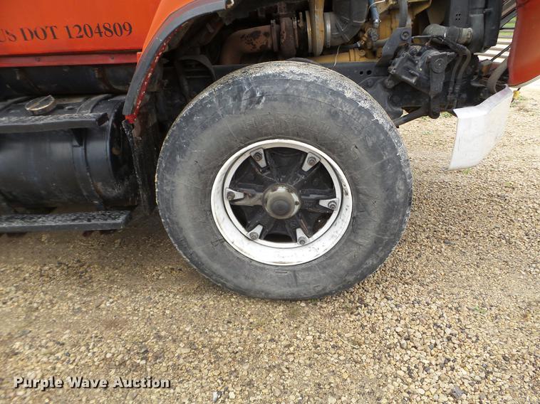 image for item DX9523 1992 Ford L9000 dump truck