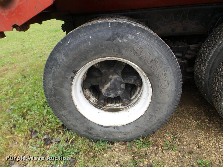 image for item DX9523 1992 Ford L9000 dump truck