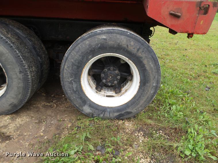 image for item DX9523 1992 Ford L9000 dump truck