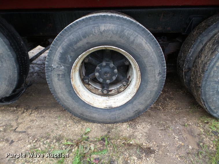 image for item DX9523 1992 Ford L9000 dump truck