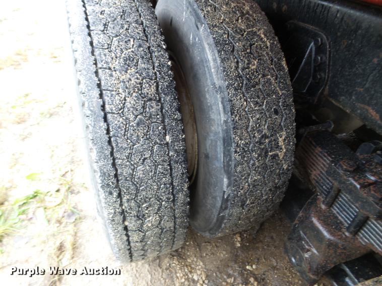 image for item DX9523 1992 Ford L9000 dump truck