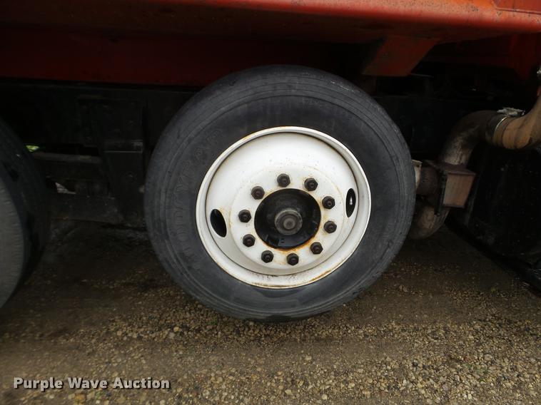 image for item DX9523 1992 Ford L9000 dump truck