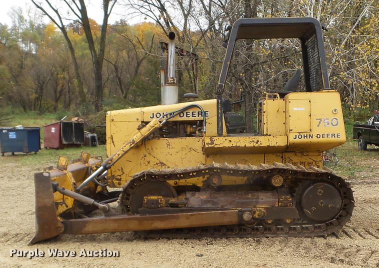 image for item DX9524 1976 John Deere 750 dozer