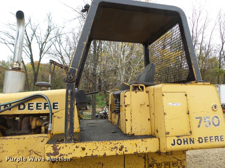 image for item DX9524 1976 John Deere 750 dozer