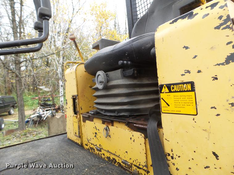 image for item DX9524 1976 John Deere 750 dozer