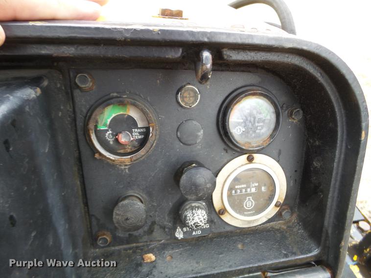 image for item DX9524 1976 John Deere 750 dozer