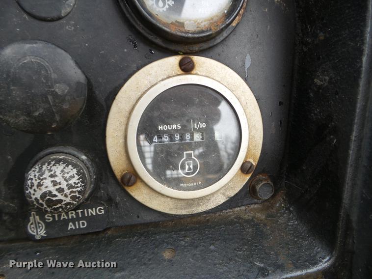 image for item DX9524 1976 John Deere 750 dozer