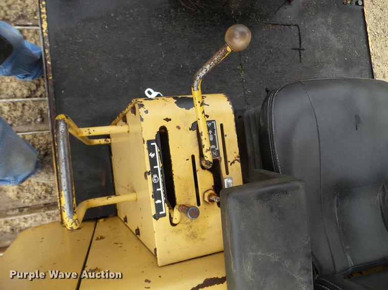 image for item DX9524 1976 John Deere 750 dozer