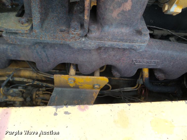 image for item DX9524 1976 John Deere 750 dozer