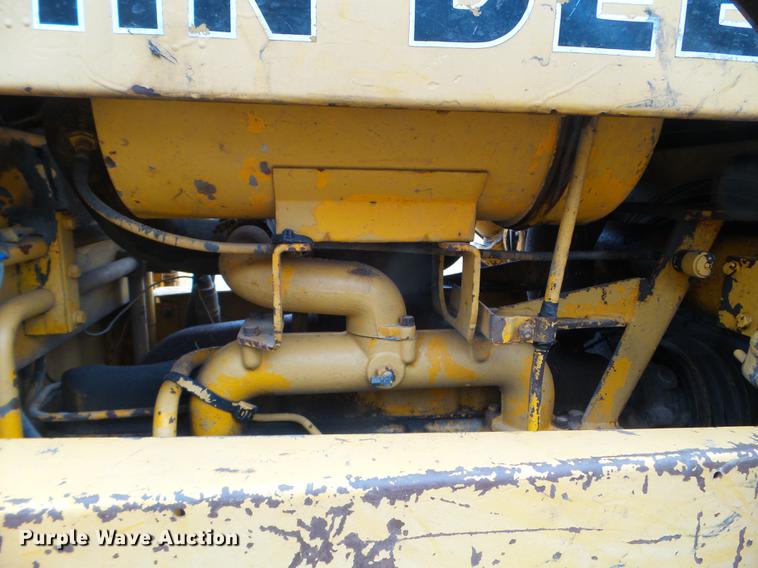 image for item DX9524 1976 John Deere 750 dozer
