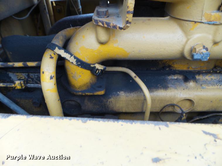 image for item DX9524 1976 John Deere 750 dozer