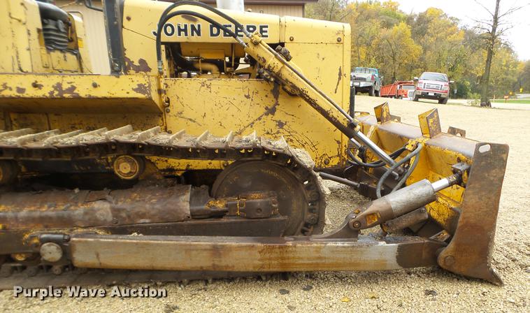 image for item DX9524 1976 John Deere 750 dozer