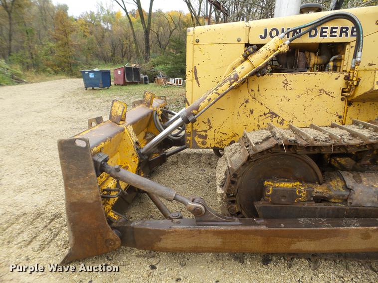 image for item DX9524 1976 John Deere 750 dozer