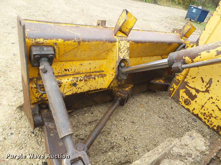 image for item DX9524 1976 John Deere 750 dozer