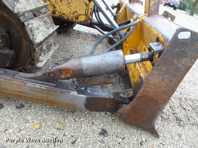 image for item DX9524 1976 John Deere 750 dozer