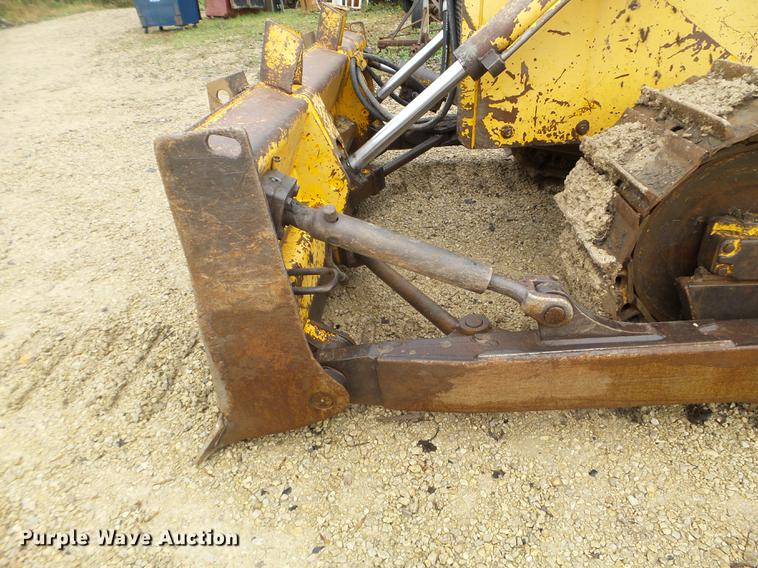 image for item DX9524 1976 John Deere 750 dozer