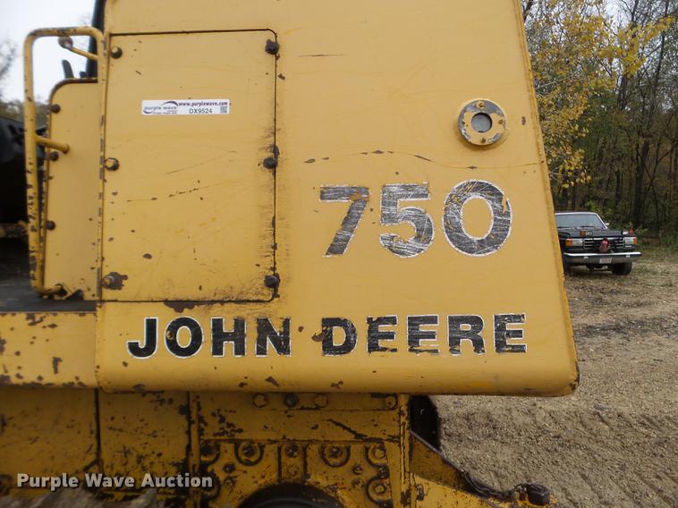 image for item DX9524 1976 John Deere 750 dozer