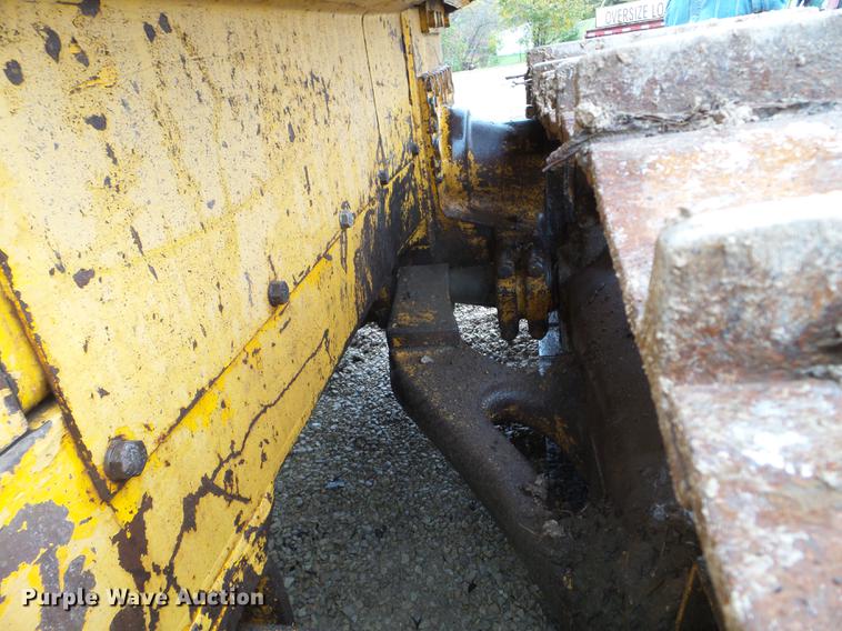 image for item DX9524 1976 John Deere 750 dozer