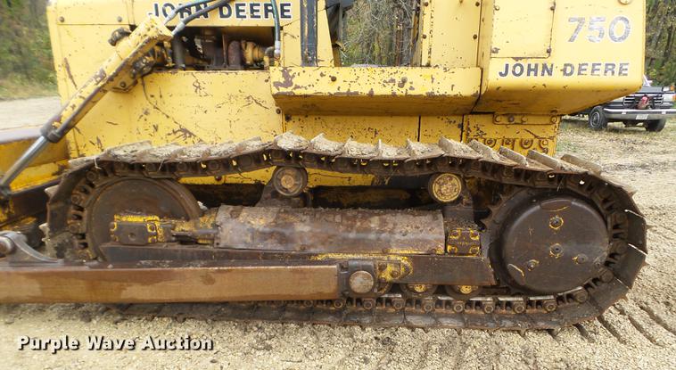 image for item DX9524 1976 John Deere 750 dozer